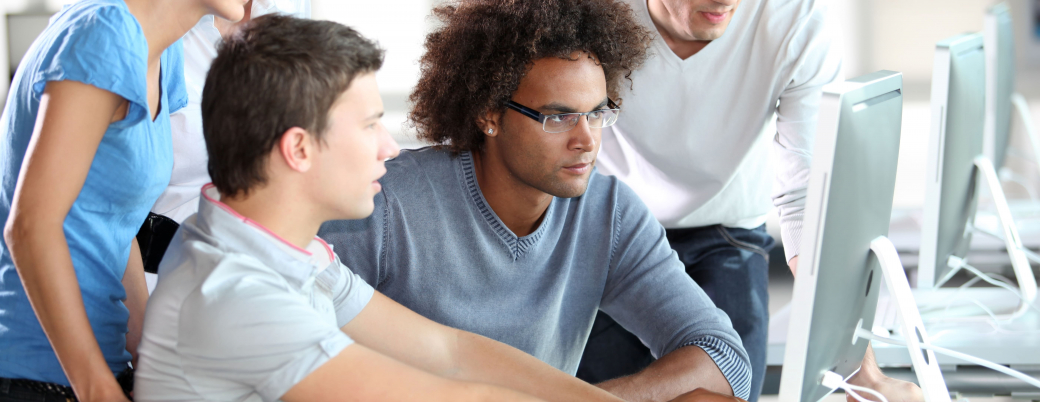 groupe d'étudiants ingénieurs