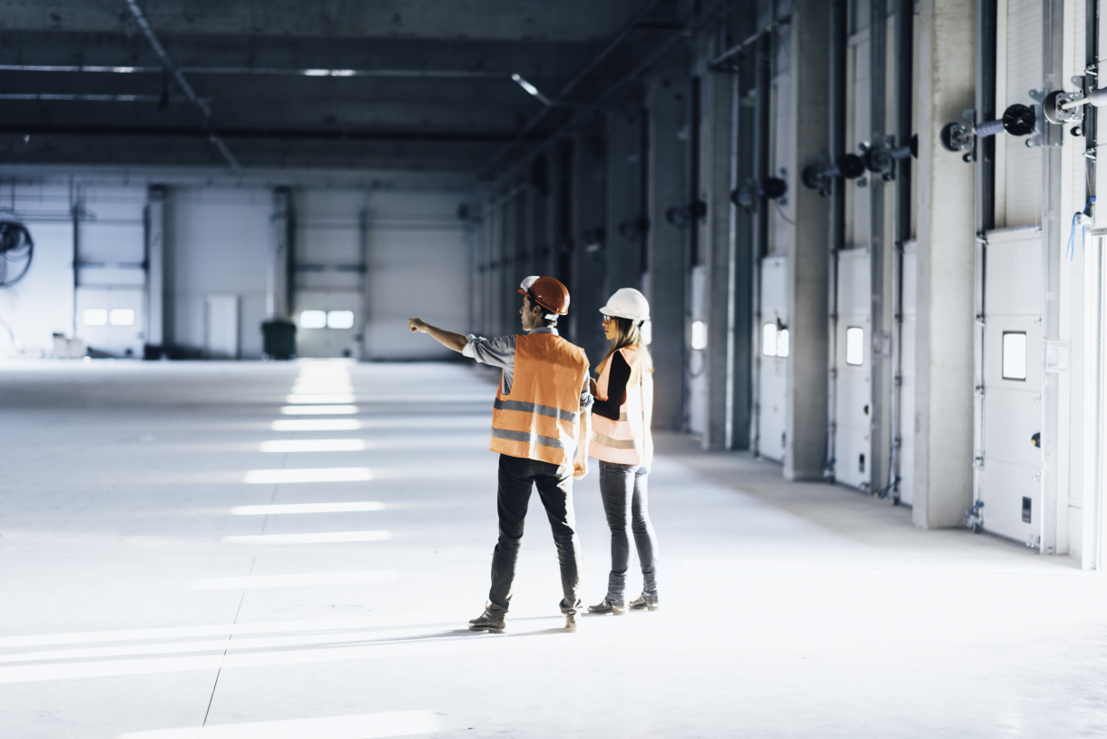 Deux ingénieurs sur un chantier